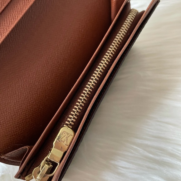 LOUIS VUITTON BIFOLD MONOGRAM WALLET - Picture 9 of 16